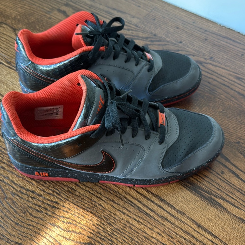 Men’s Nike sneakers!